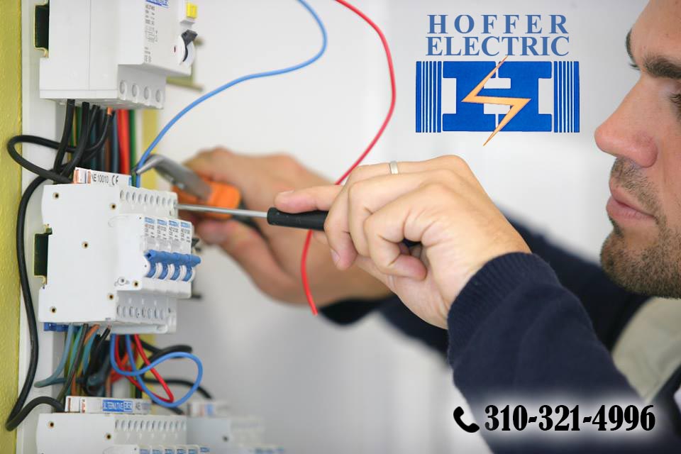 What a Homeowner Should Know Before Hiring an Electrical Contractor in Northridge