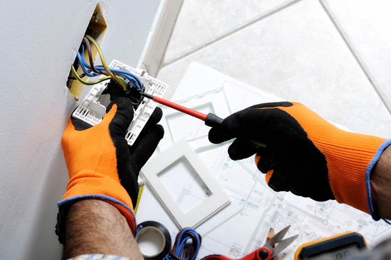 a Commercial Electrician in Tarzana