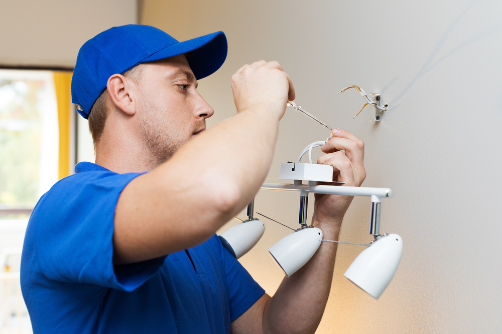 Finding a Good Commercial Electrician in West Hills for Your Business