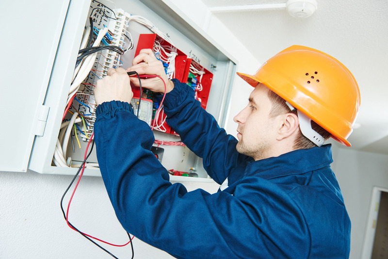 Avoid Trouble with a Trustworthy Electrician in Sherman Oaks