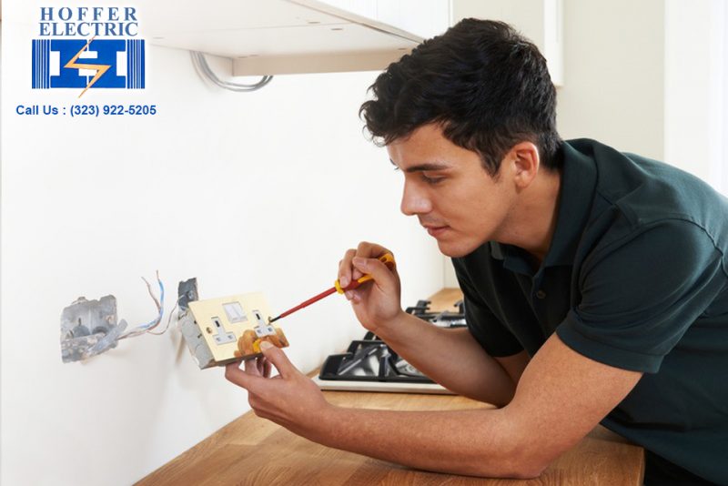 Electrician in Woodland Hills 