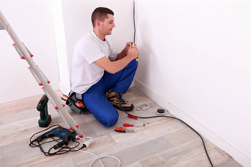 residential electrician from the Woodland Hills area